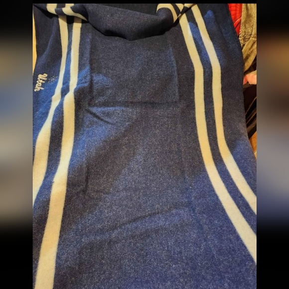 Wool throw - Picture 2 of 3